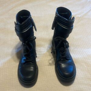 DKNY black boots good condition lightly worn size 7.5 US